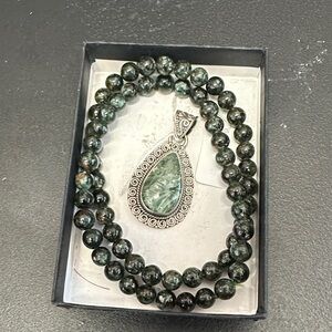 Elegant Green Beaded Necklace and Pendant Set